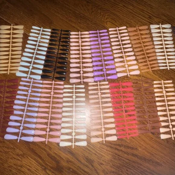NEW- Set of 18 Acrylic Nails - Picture 1 of 1